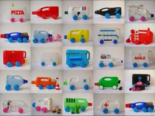 Какие другие материалы можно использовать вместе с бутылкой из-под йогурта для украшения. Идеи поделок для сада и огорода 2025 из пластиковых бутылок