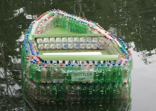 Какие другие материалы можно использовать вместе с бутылкой из-под йогурта для украшения. Идеи поделок для сада и огорода 2025 из пластиковых бутылок