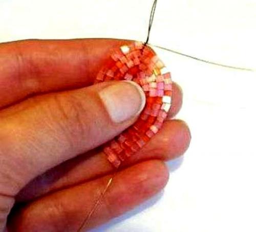 Какие простые техники плетения подойдут для начинающих. Простые техники плетения бисером для начинающих