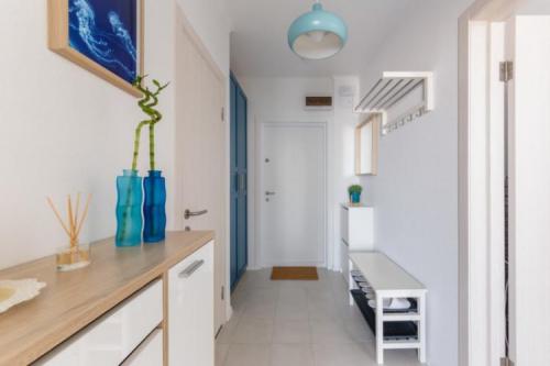 Красивые прихожие в современном стиле. Цветовые решения