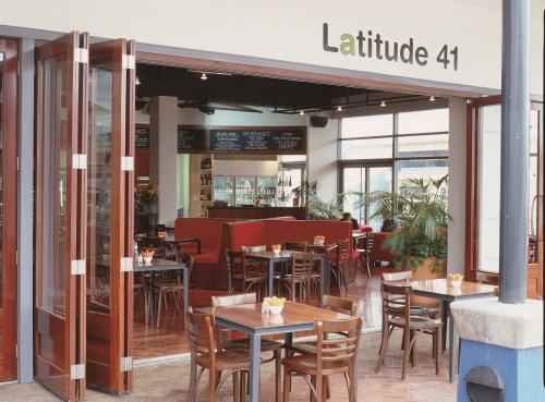 Раздвижные стены в квартире. Виды раздвижных стен и перегородок для квартир