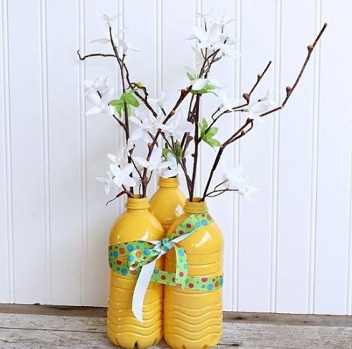 Ваза из бутылки чем украсить. Ваза из пластиковой бутылки своими руками: мастер-класс с пошаговым фото