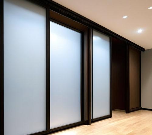 Какие современные технологии используются при изготовлении межкомнатных перегородок купе в Москве. Какие виды раздвижных перегородок бывают?