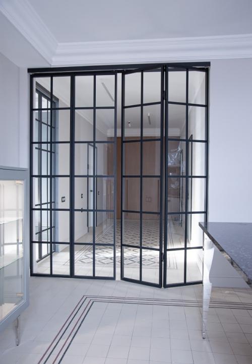 Как обеспечить безопасность при установке и использовании раздвижной перегородки. Правила проведения монтажных работ