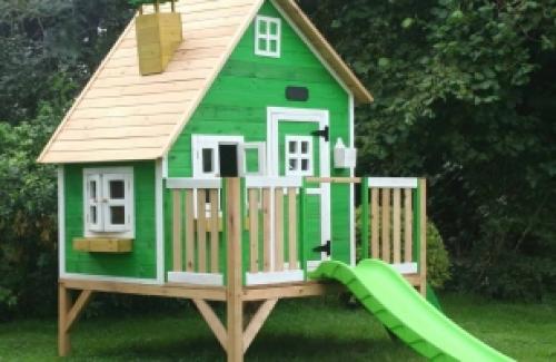 Детский домик своими руками. Домик на столбах для детей с песочницей 10