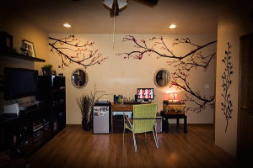 Декор стен в гостиной своими руками. Декорирование стен в гостиной своими руками