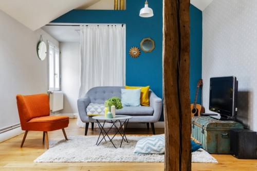 Оригинальное оформление стен в гостиной. Обои в гостиной