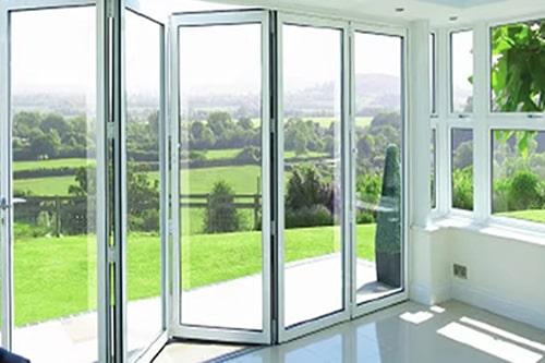 Какие механизмы используются для раздвижных перегородок и как они работают. Какие виды раздвижных перегородок бывают?