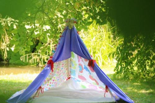 Шалаш для детей на улице.  Шалаш вигвам в детской и на улице