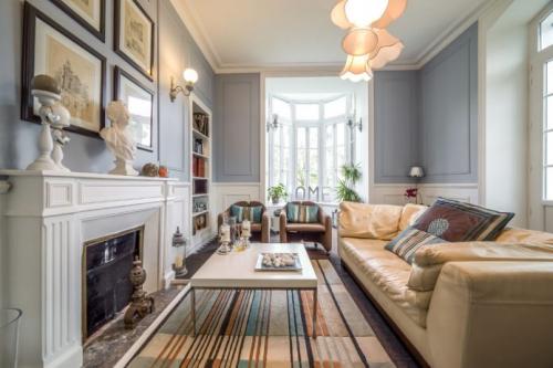 Декор стены в гостиной. Правила декорирования стены 05