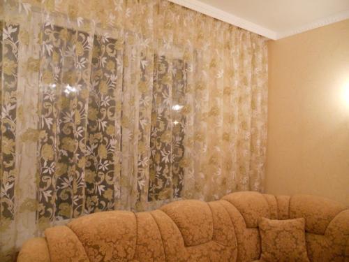 Элегантность и стиль: шторы и тюль для современного зала 31 Элегантность и стиль: шторы и тюль для современного зала 31