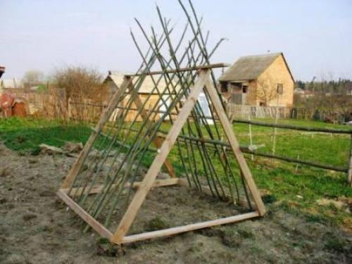 Шалаш для детей своими руками на дачном участке 08