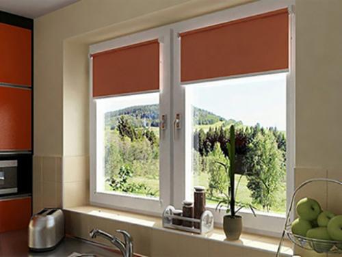 Шторы короткие для зала: выбор и стиль 21