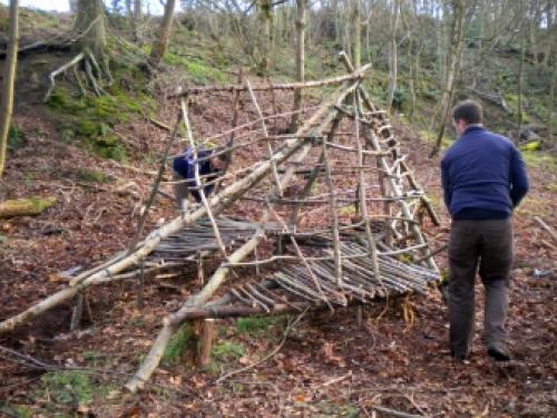 Как сделать шалаш из подручных средств. Особенности постройки 12 Как сделать шалаш из подручных средств. Особенности постройки 12