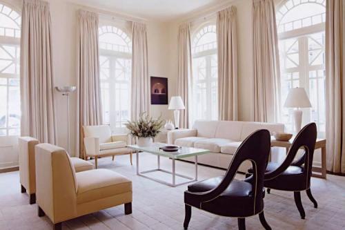 Какие шторы лучше для больших окон в зале. Шторы для гостиной (90 фото): виды, красивые идеи