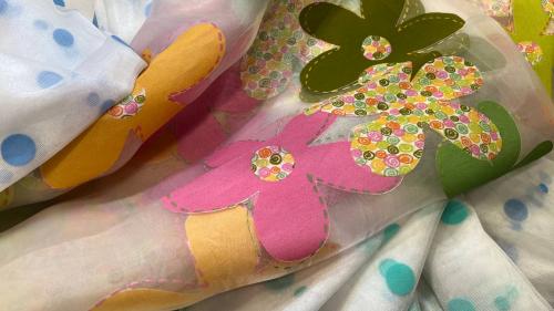 Как выбрать шторы с тюлем для современного зала 04