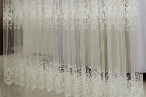 Можно ли использовать тюль без штор в современном интерьере. Как выбрать