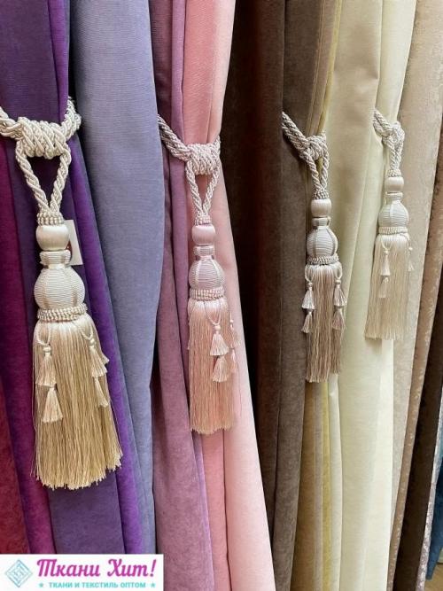 Гостиные в современном стиле: как выбрать красивые шторы для вашего интерьера 18