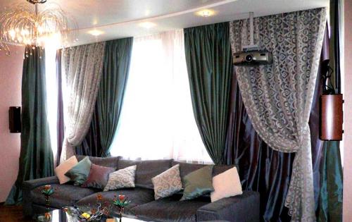 Гостиные в современном стиле с красивыми шторами. Как правильно подобрать шторы в гостиную в современном стиле: фото интерьеров и советы экспертов