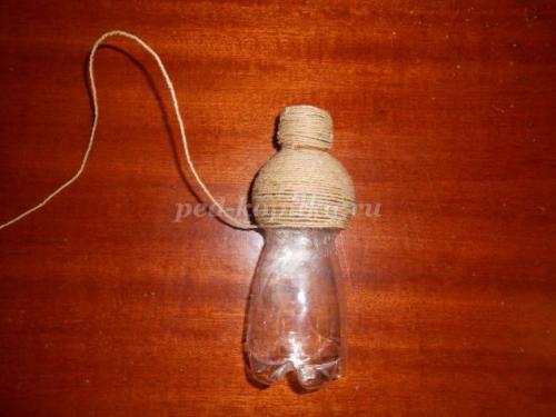 Ваза своими руками из пластиковой бутылки. Лёгкие поделки из бутылок для начинающих 05