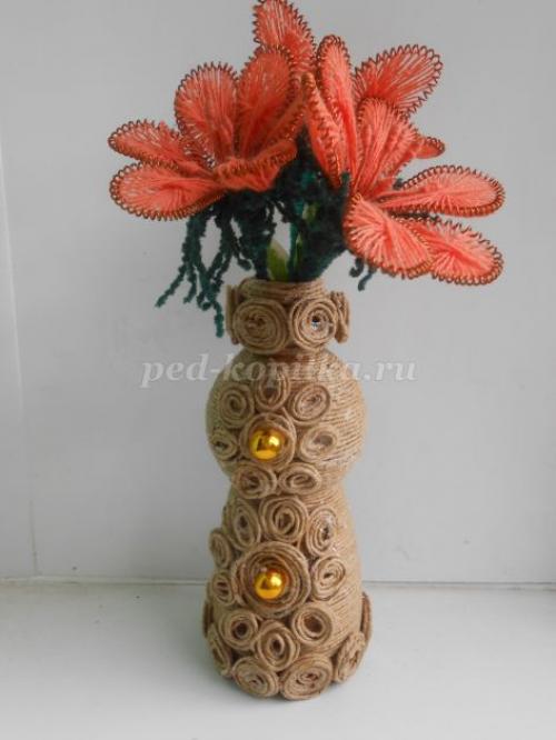 Ваза своими руками из пластиковой бутылки. Лёгкие поделки из бутылок для начинающих 01