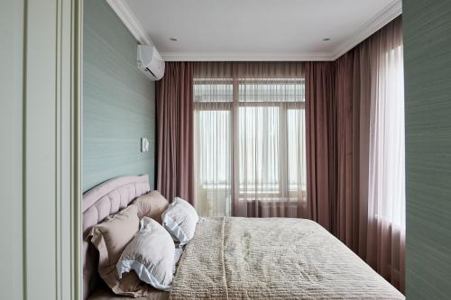 Как выбрать элегантные и необычные шторы для гостиной: советы дизайнера 16 Как выбрать элегантные и необычные шторы для гостиной: советы дизайнера 16