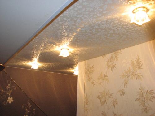 Узкая прихожая: как выбрать идеальные обои для коридора 09