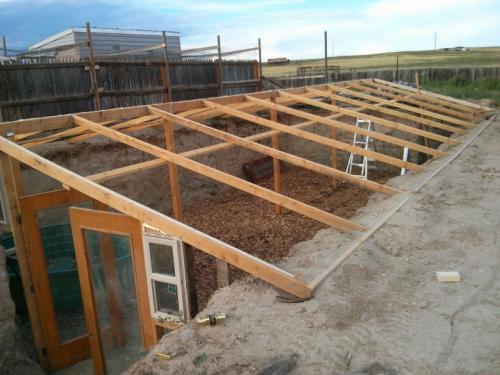 Теплица в земле. Пошаговое руководство, как построить биовегетарий для круглогодичного садоводства: устройство подземной теплицы