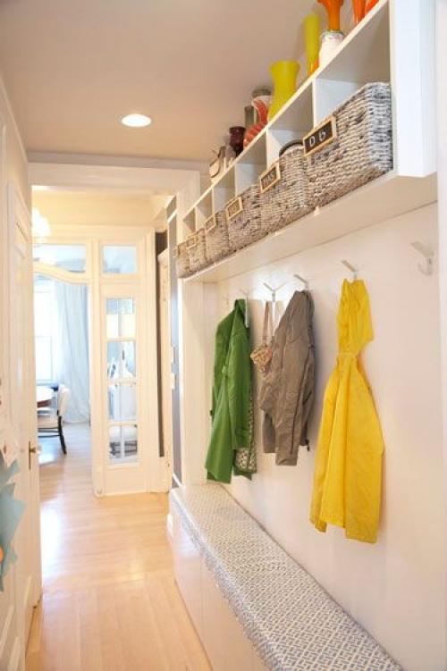 Как обустроить узкий коридор: советы для максимального удобства 12