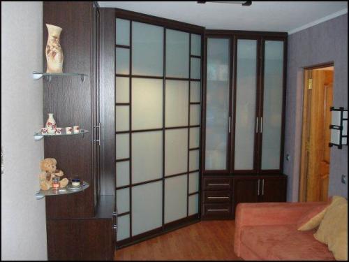 Угловая стенка в гостиную в современном стиле. Плюсы и минусы угловых стенок в интерьере гостиной 22