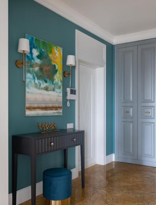 Как красиво оформить узкий коридор и прихожую 08