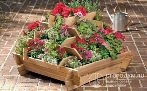Клумба своими руками из досок. Разнообразие форм и применение