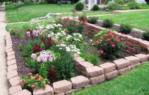 Как сделать цветник из кирпича. Клумбы из кирпича —, как красиво сложить своими руками? 115 фото и советы дизайнеров