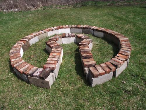 Как сделать цветник из кирпича. Клумбы из кирпича —, как красиво сложить своими руками? 115 фото и советы дизайнеров