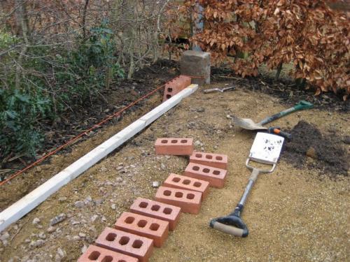 Как сделать цветник из кирпича. Клумбы из кирпича —, как красиво сложить своими руками? 115 фото и советы дизайнеров