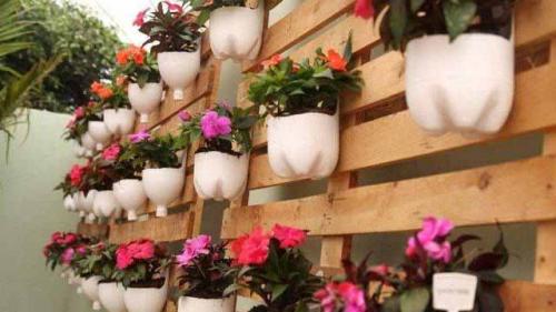 Клумбы своими руками из подручных средств. Необычные цветники своими руками: 100 идей из подручных материалов 06 Клумбы своими руками из подручных средств. Необычные цветники своими руками: 100 идей из подручных материалов 06