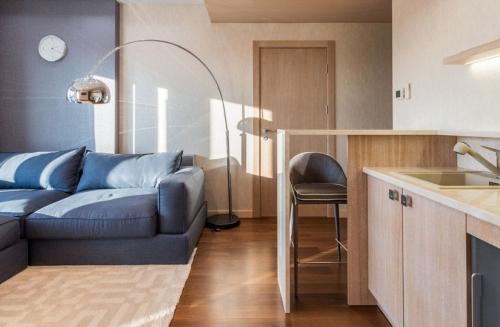 Влияют ли перегородки на освещенность в комнате. Как разделить гостиную и кухню без перегородок: зонируем пространство с помощью света