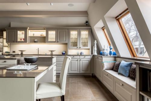 Современная кухня в загородном доме. Дизайн кухни в частном доме: особенности оформления в 129 реальных фото