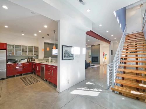 Современная кухня в загородном доме. Дизайн кухни в частном доме: особенности оформления в 129 реальных фото