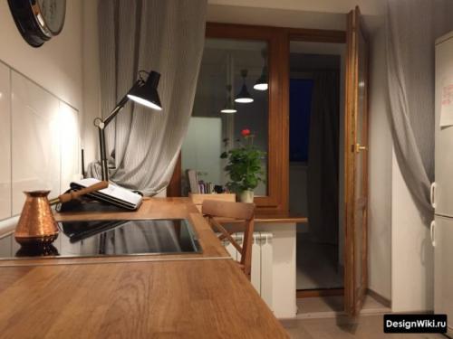 Современные шторы на кухню с балконной дверью. Современные идеи штор для кухни с балконом 10