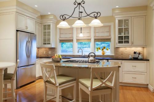 Современные шторы на кухню с балконной дверью. Современные идеи штор для кухни с балконом 19