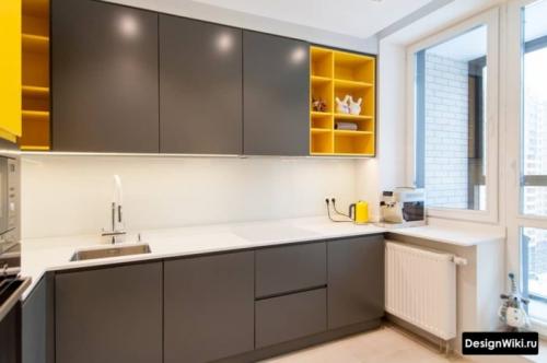 Современные шторы на кухню с балконной дверью. Современные идеи штор для кухни с балконом 12