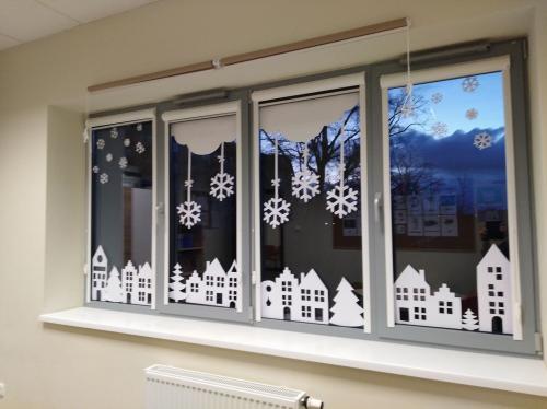 Украшение окон на Новый год. Как украсить окна на Новый 2021 год - полезные советы и креативные фото идеи 20