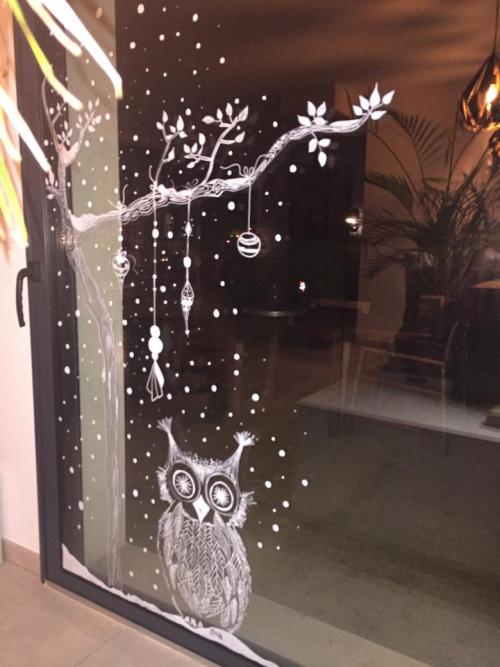 Украшение окон на Новый год. Как украсить окна на Новый 2021 год - полезные советы и креативные фото идеи 07