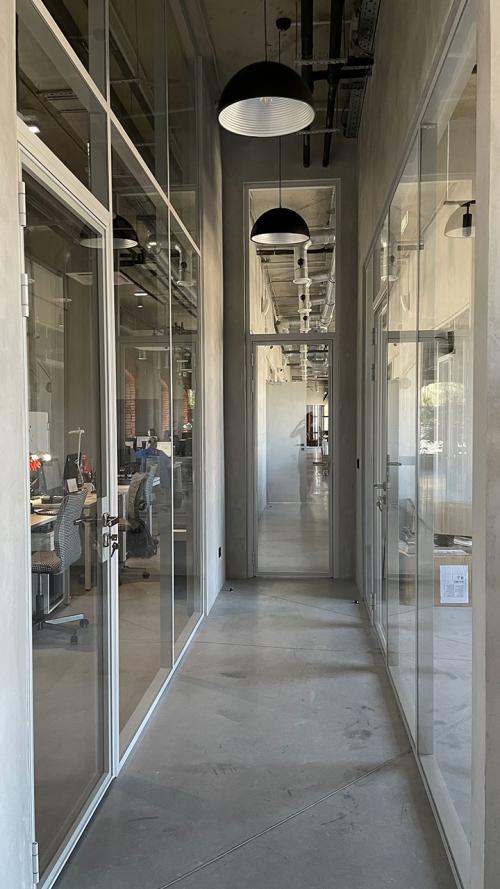 Мобильные перегородки: идеальное решение для торгового зала 02