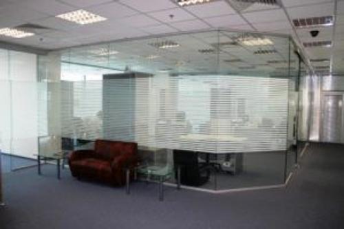 Как правильно установить офисные перегородки на колесах в большом офисном помещении. Виды офисных перегородок