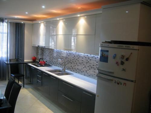 Дизайн кухни 10 кв м с окном. Квадратная 10-метровая кухня