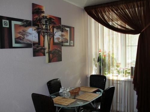 Дизайн кухни 10 кв м с окном. Квадратная 10-метровая кухня