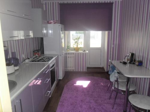 Тюль на кухню с балконной дверью. Виды штор для кухни с балконной дверью —, какие выбрать?