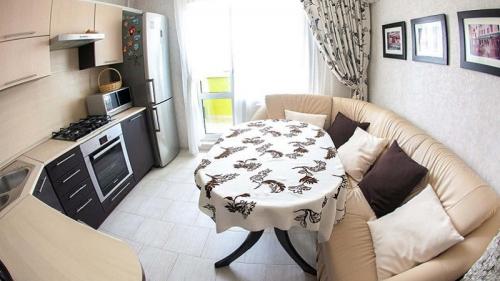 Дизайн кухни 10 кв м со спальным местом. Каким может быть диван